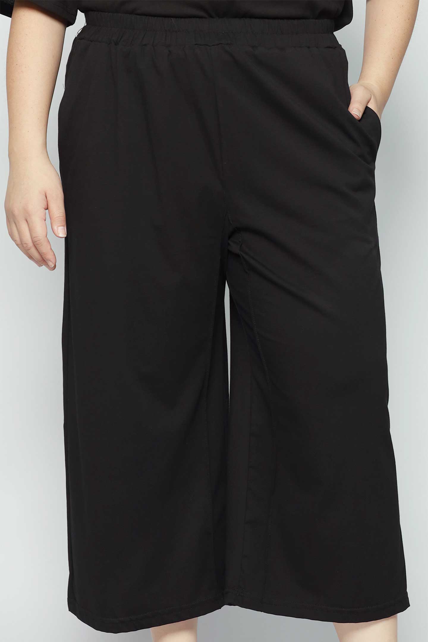 Henrix Pants in Black
