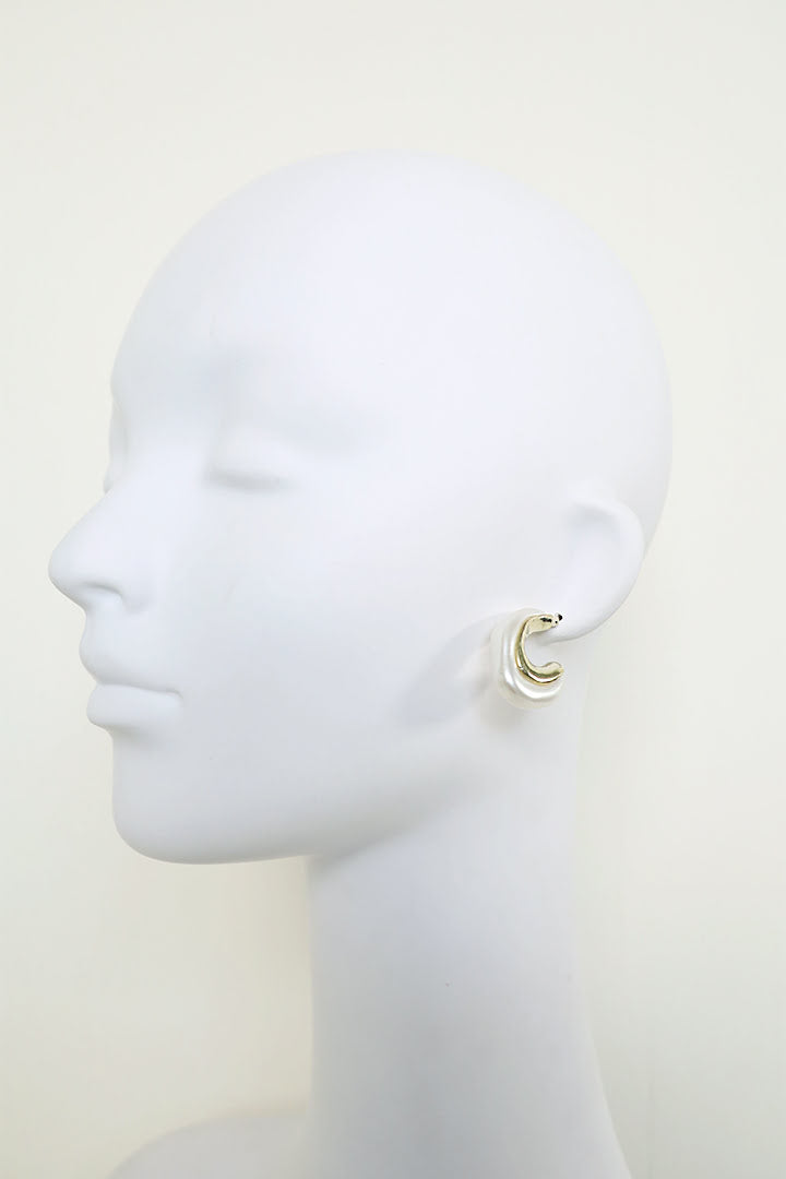 Pearly Curve Earrings