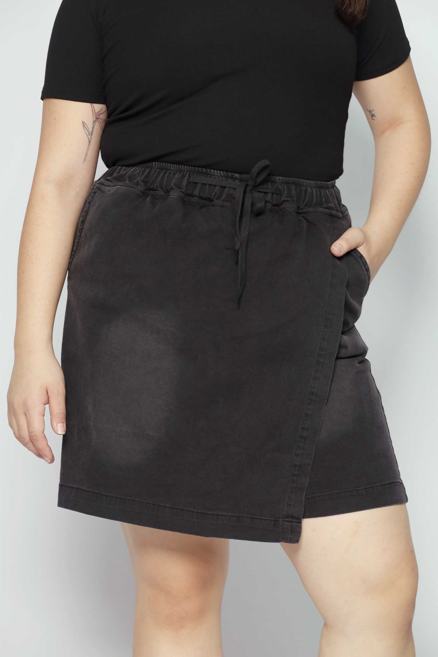 Jerilee Denim Skorts in Black