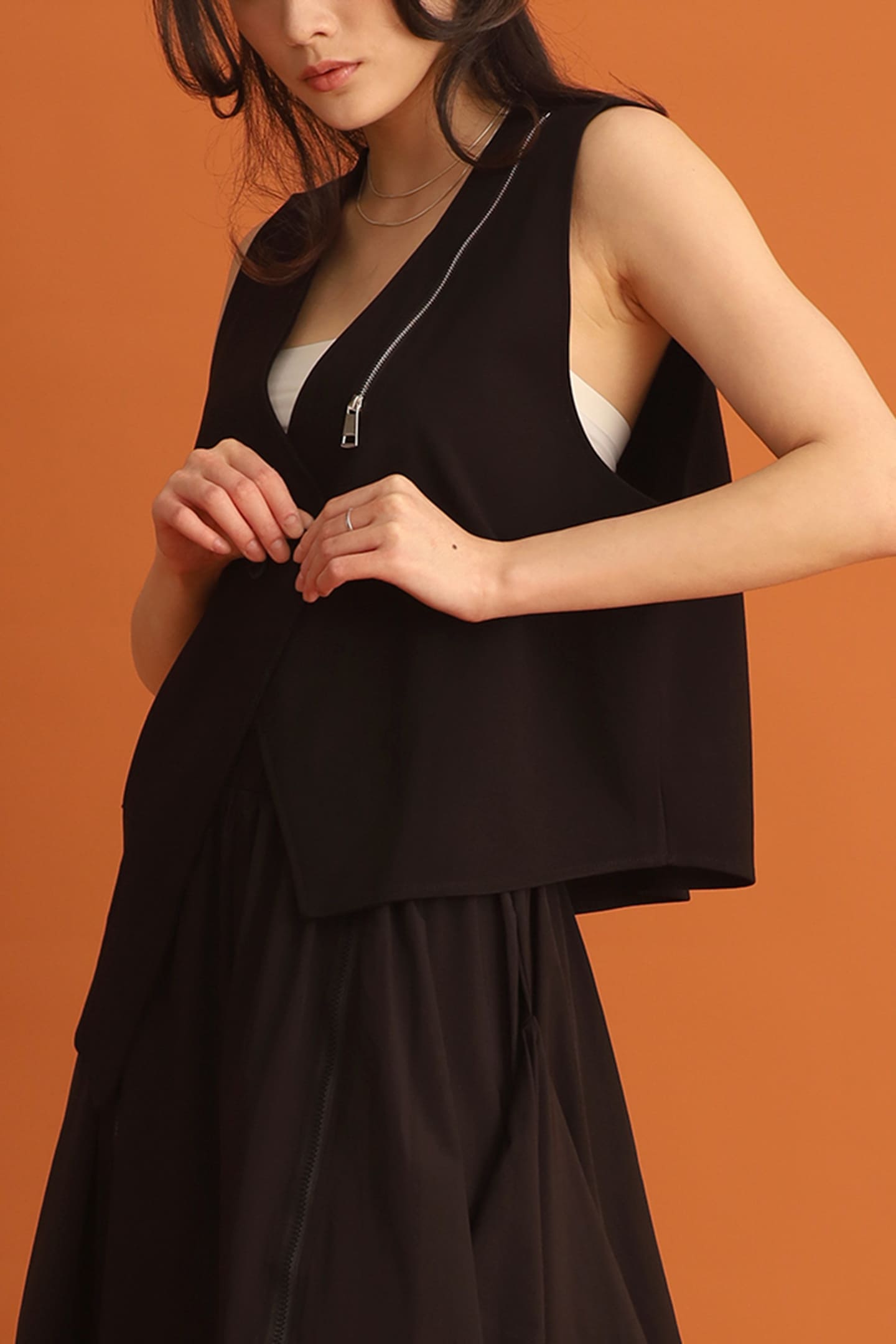 CHOSEN - Joo Zipper Vest in Black