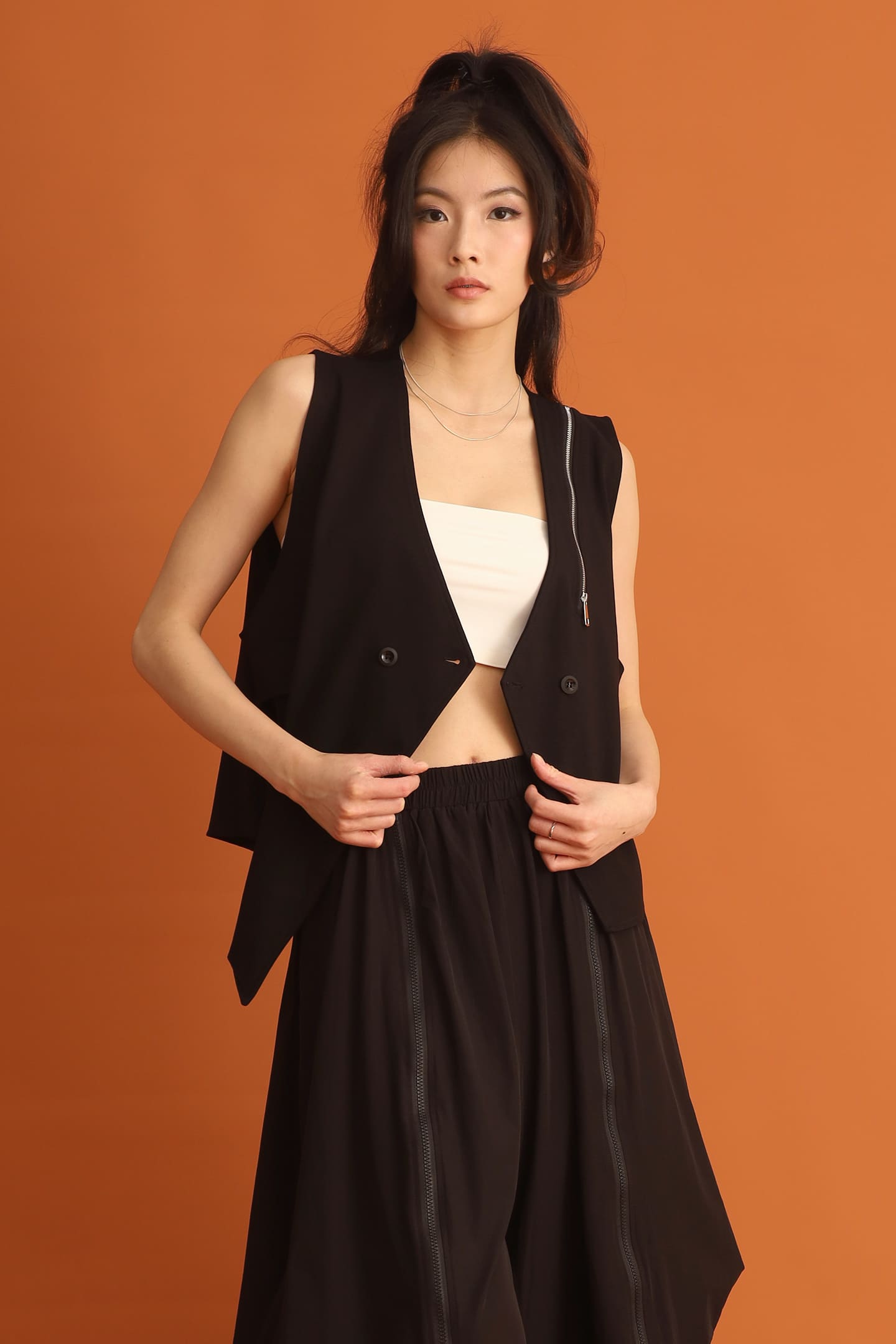 CHOSEN - Joo Zipper Vest in Black