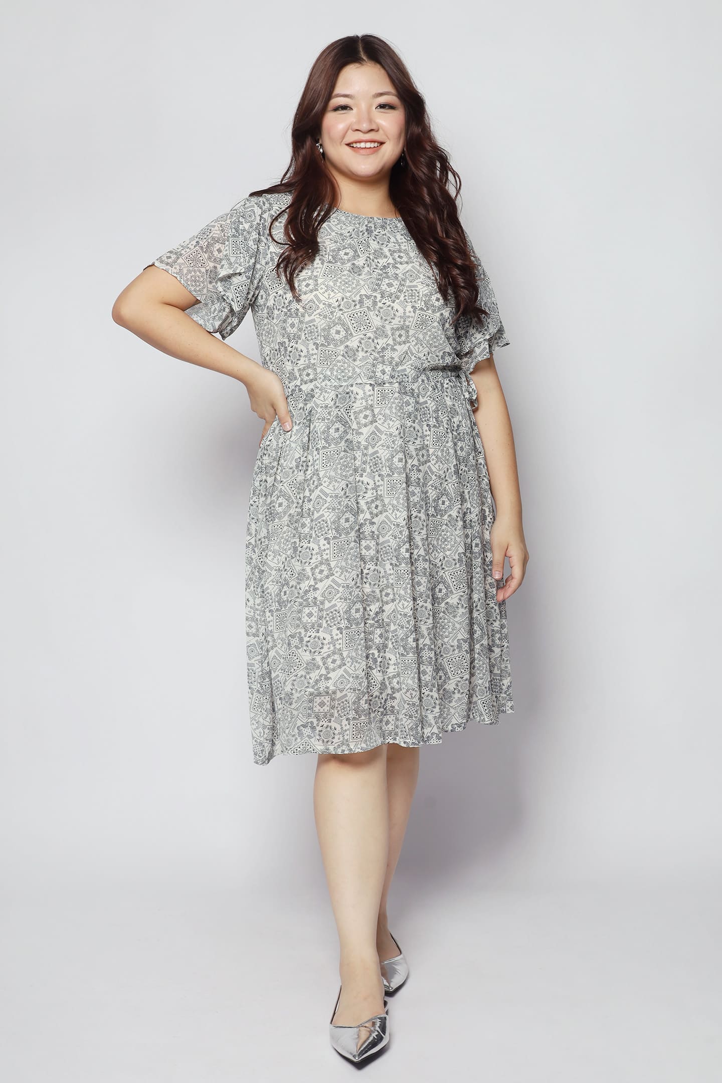 Kewei Dress in White Paisley