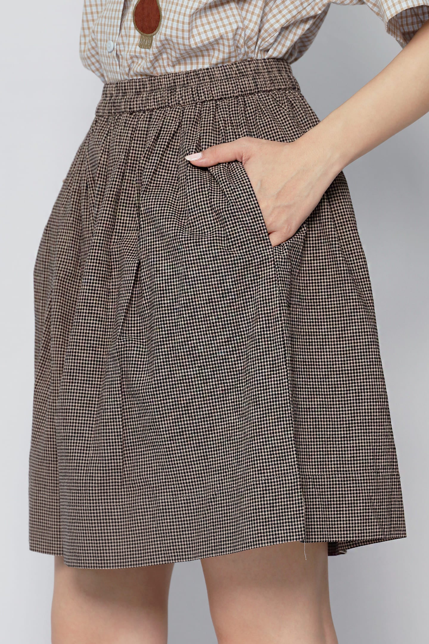 JOY - Lune Checkered Shorts in Brown