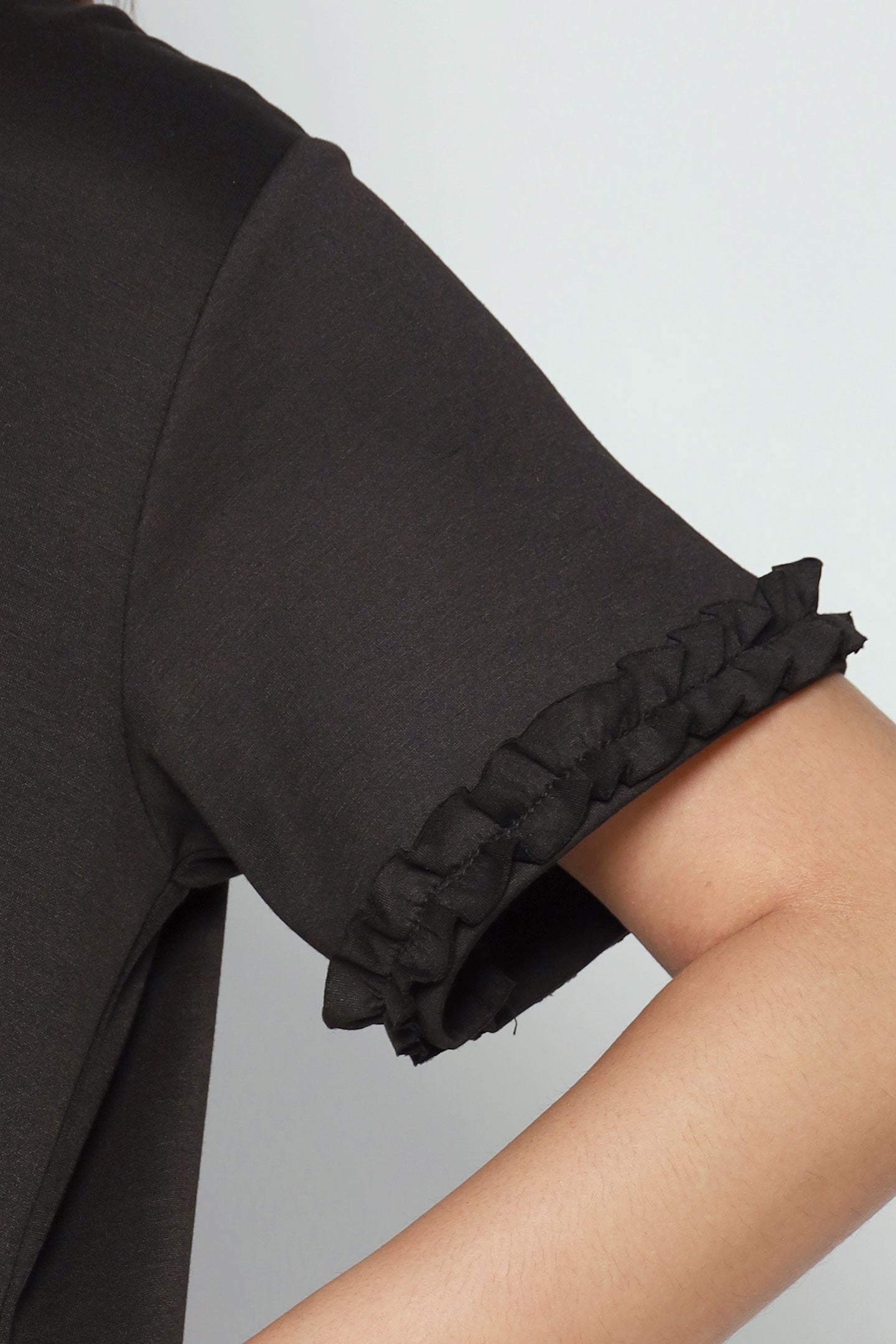 Lynne Ruffle Sleeves Dress in Black