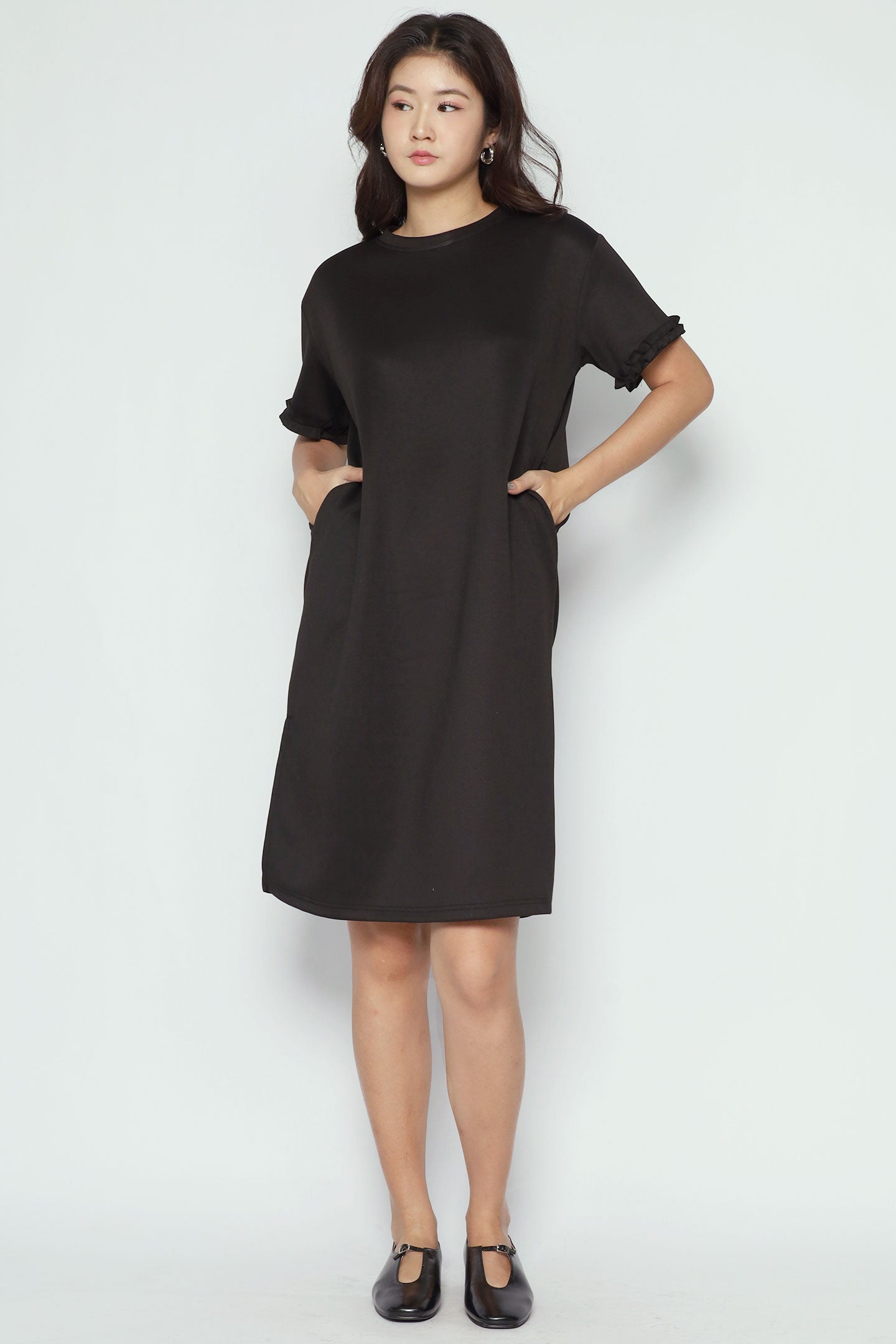 Lynne Ruffle Sleeves Dress in Black