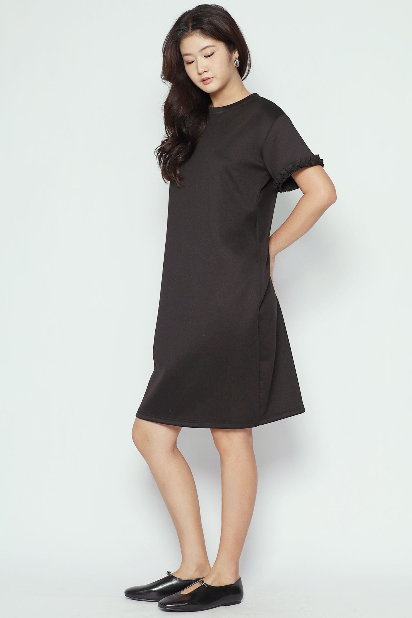 Lynne Ruffle Sleeves Dress in Black