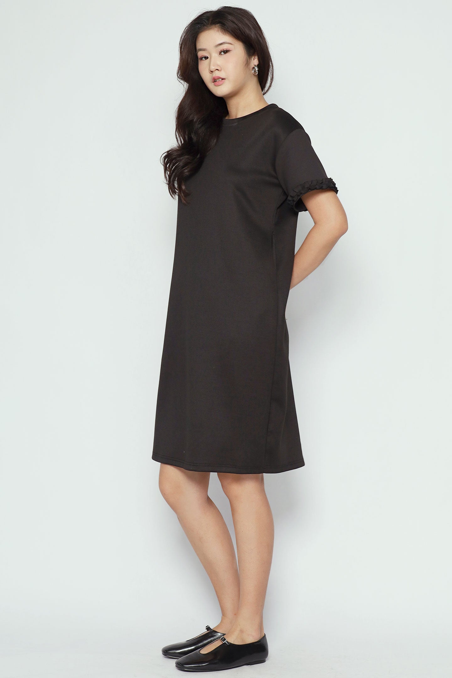 Lynne Ruffle Sleeves Dress in Black