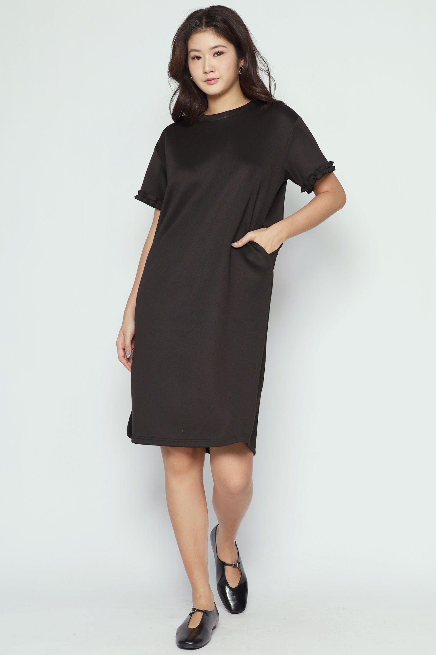 Lynne Ruffle Sleeves Dress in Black