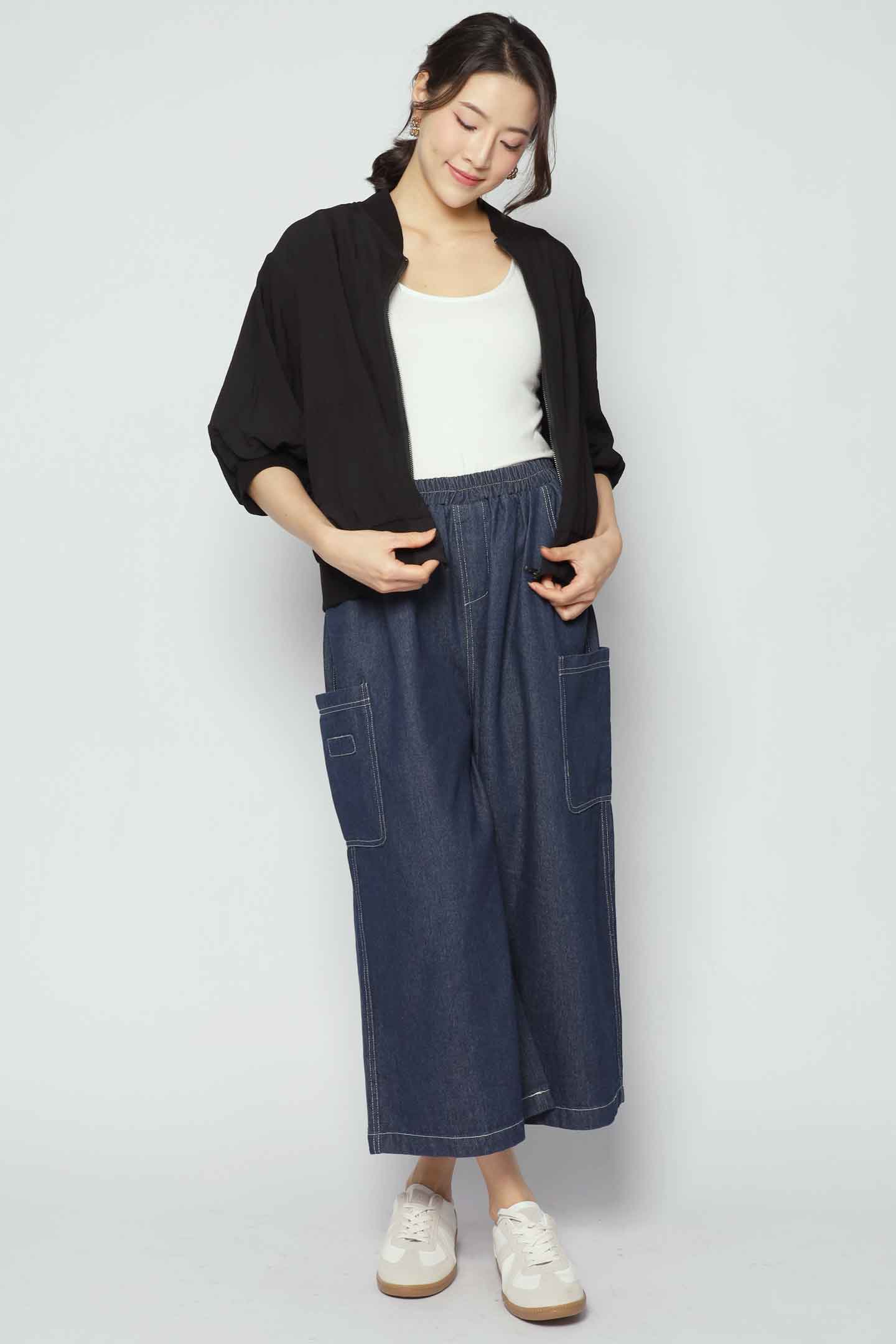 Mags Bomber Jacket in Black