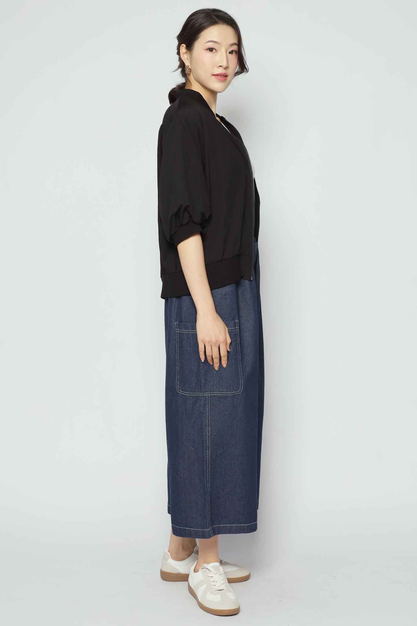 Mags Bomber Jacket in Black