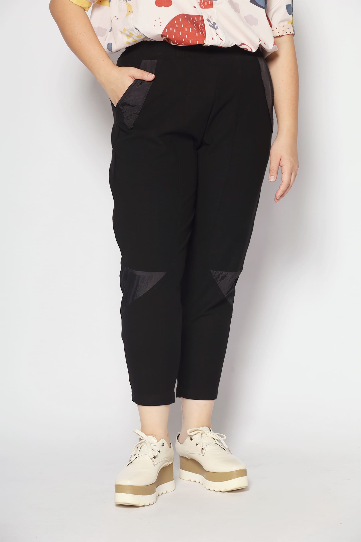 Mora Pants in Black