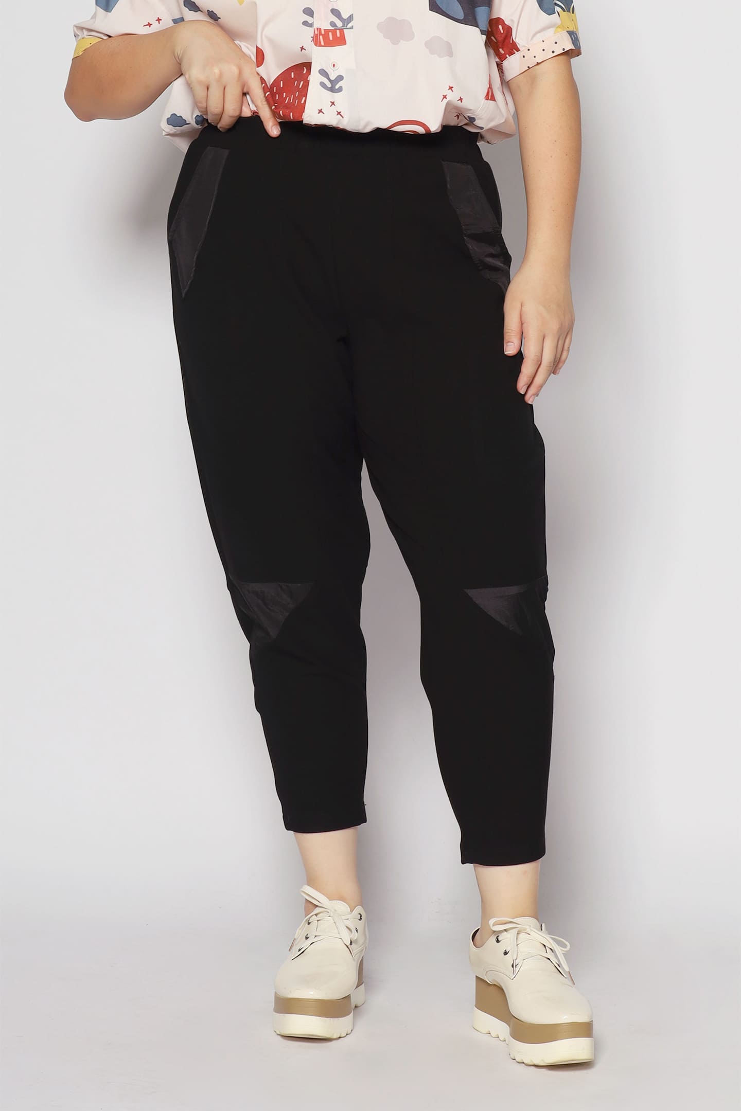 Mora Pants in Black