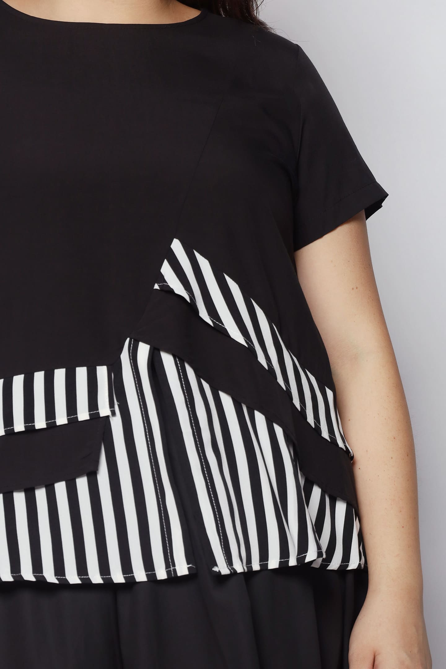 Pikk Stripe Top in Black