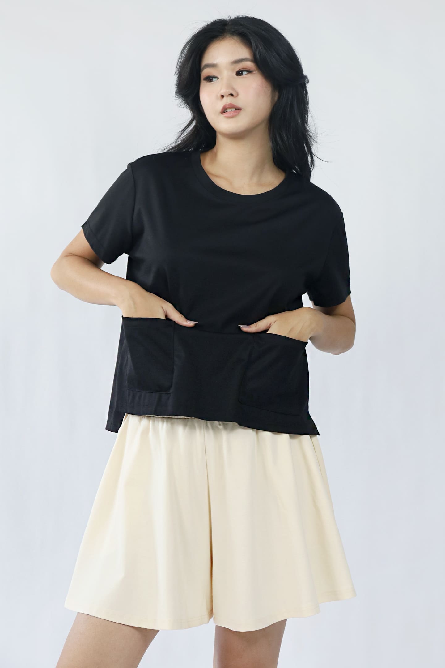 TENCEL - Pocketful Tee in Black