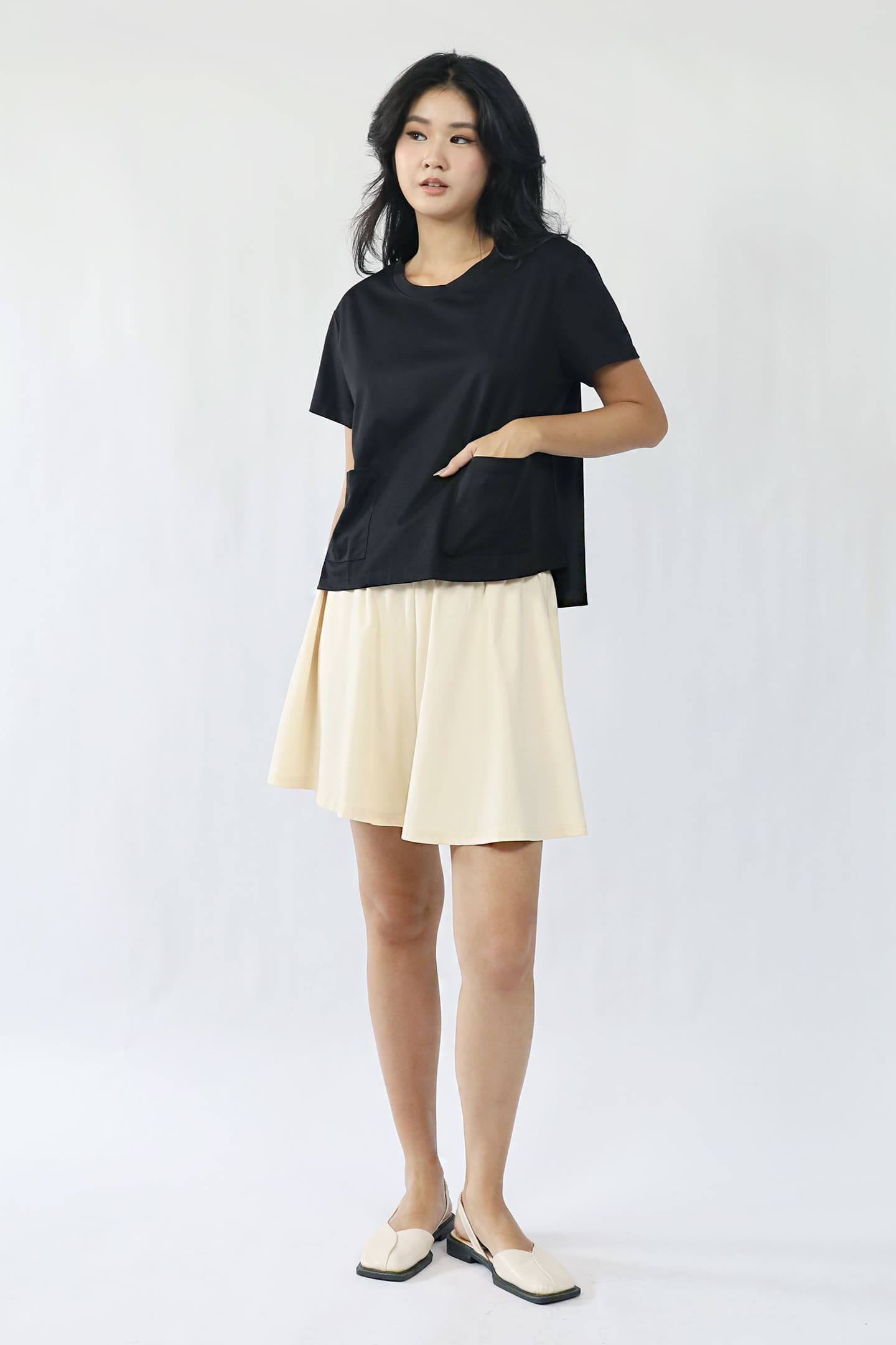 TENCEL - Pocketful Tee in Black
