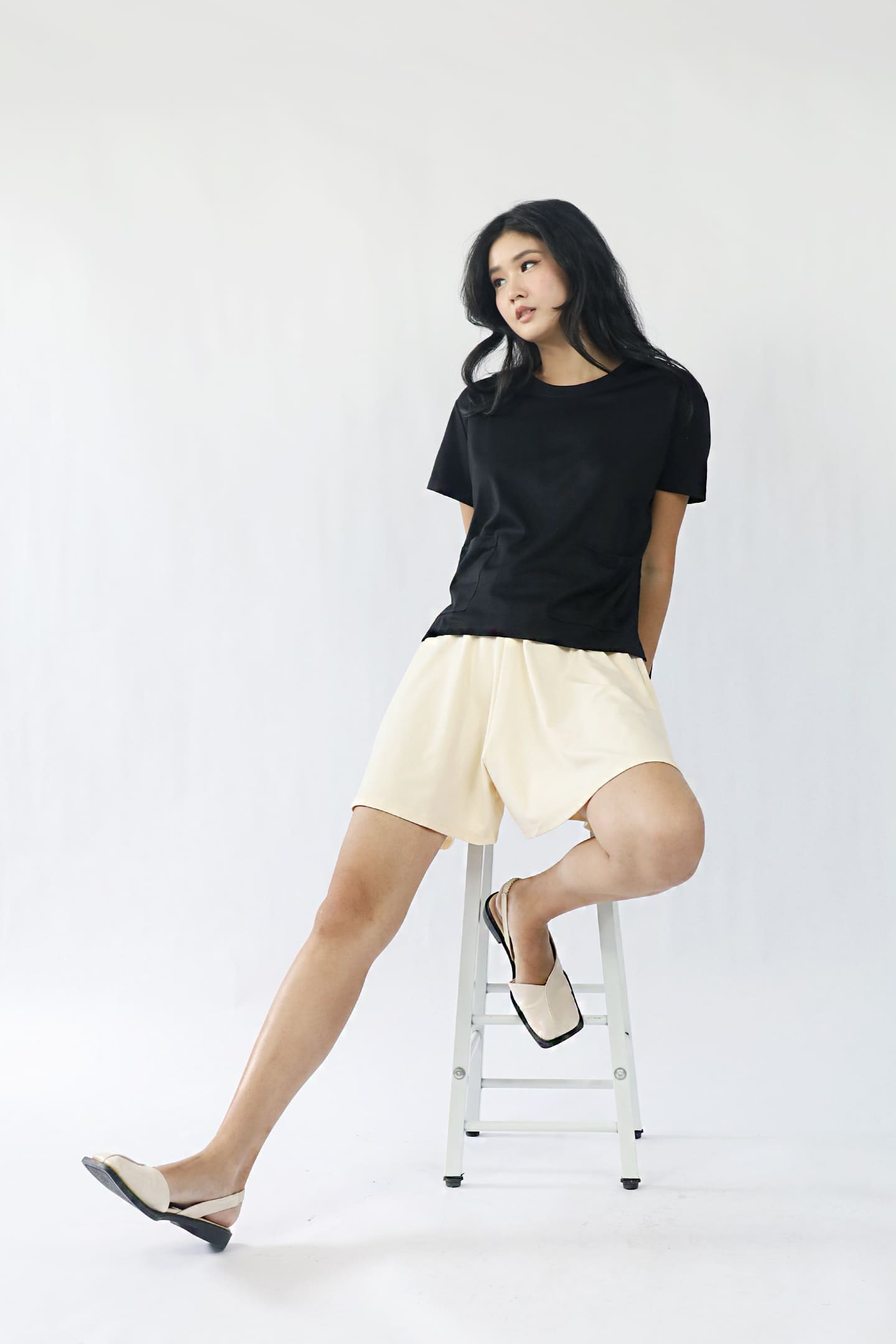 TENCEL - Pocketful Tee in Black