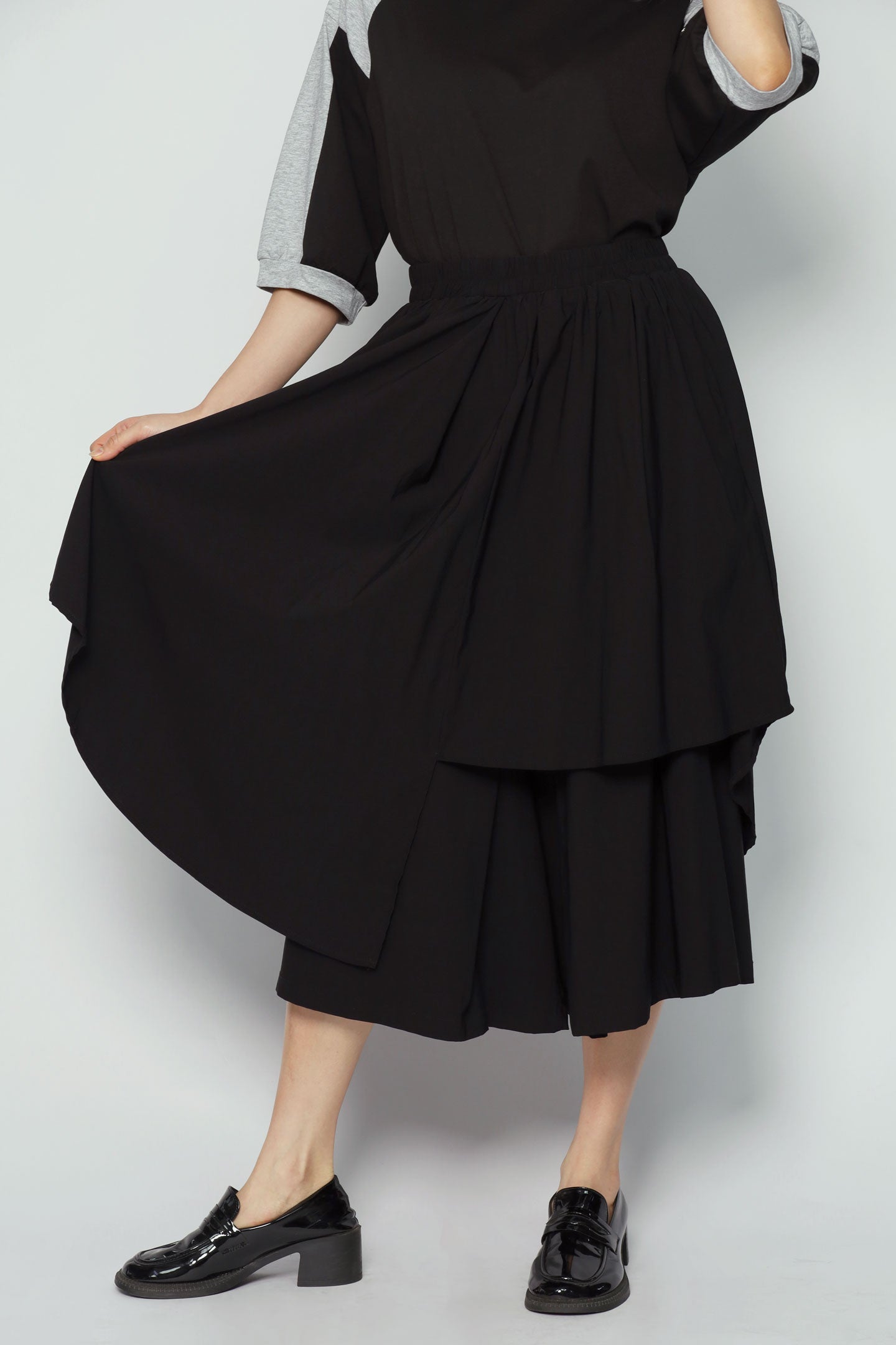 Backorders Ren Foldover Pants in Black