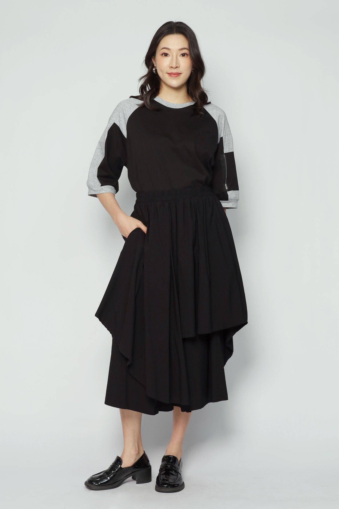 Backorders Ren Foldover Pants in Black