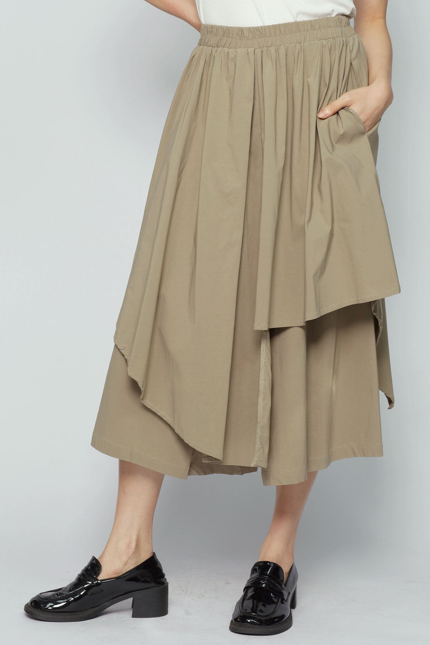 Backorders Ren Foldover Pants in Khaki