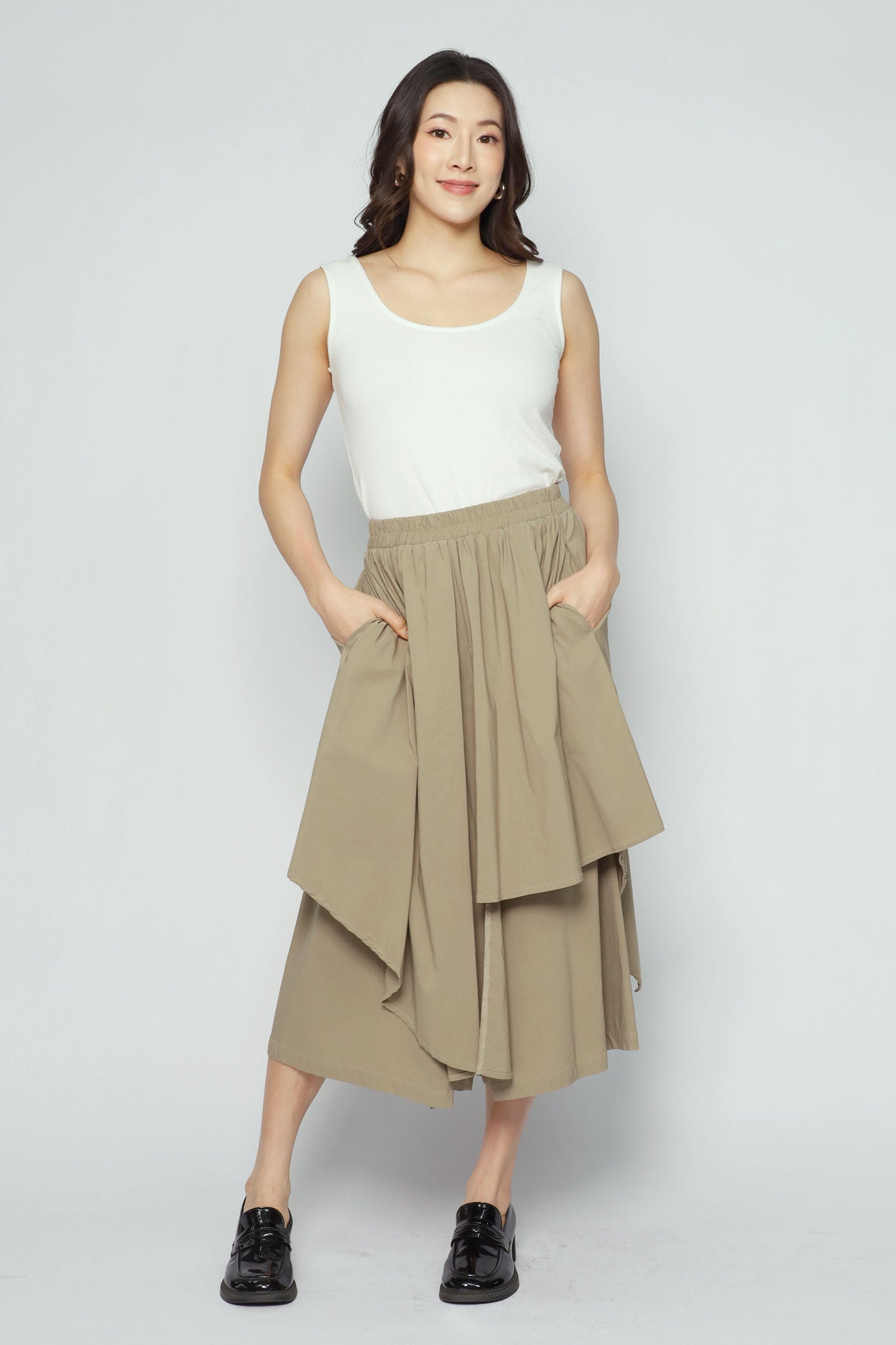 Backorders Ren Foldover Pants in Khaki