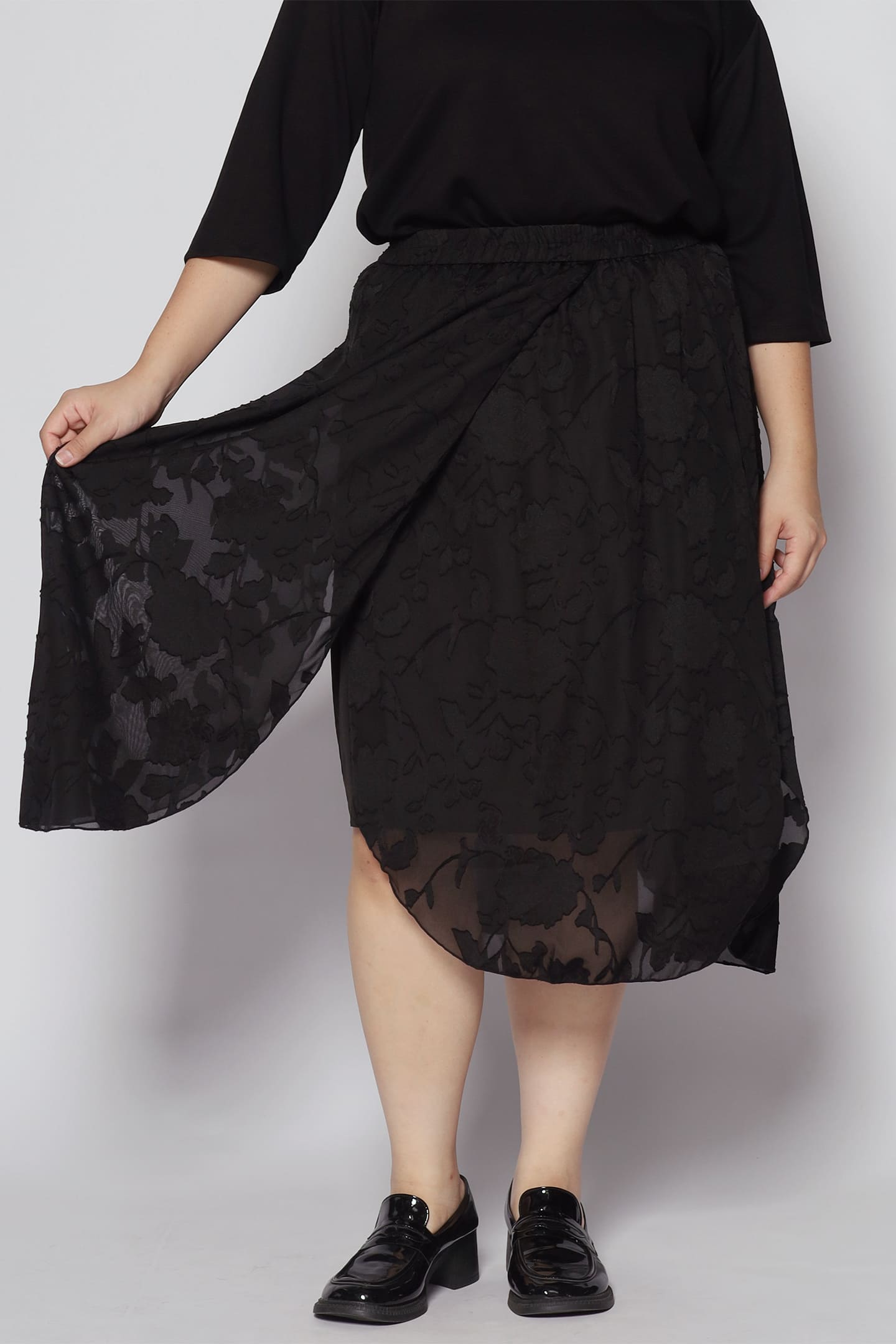 Sloan Lace Skirt in Black