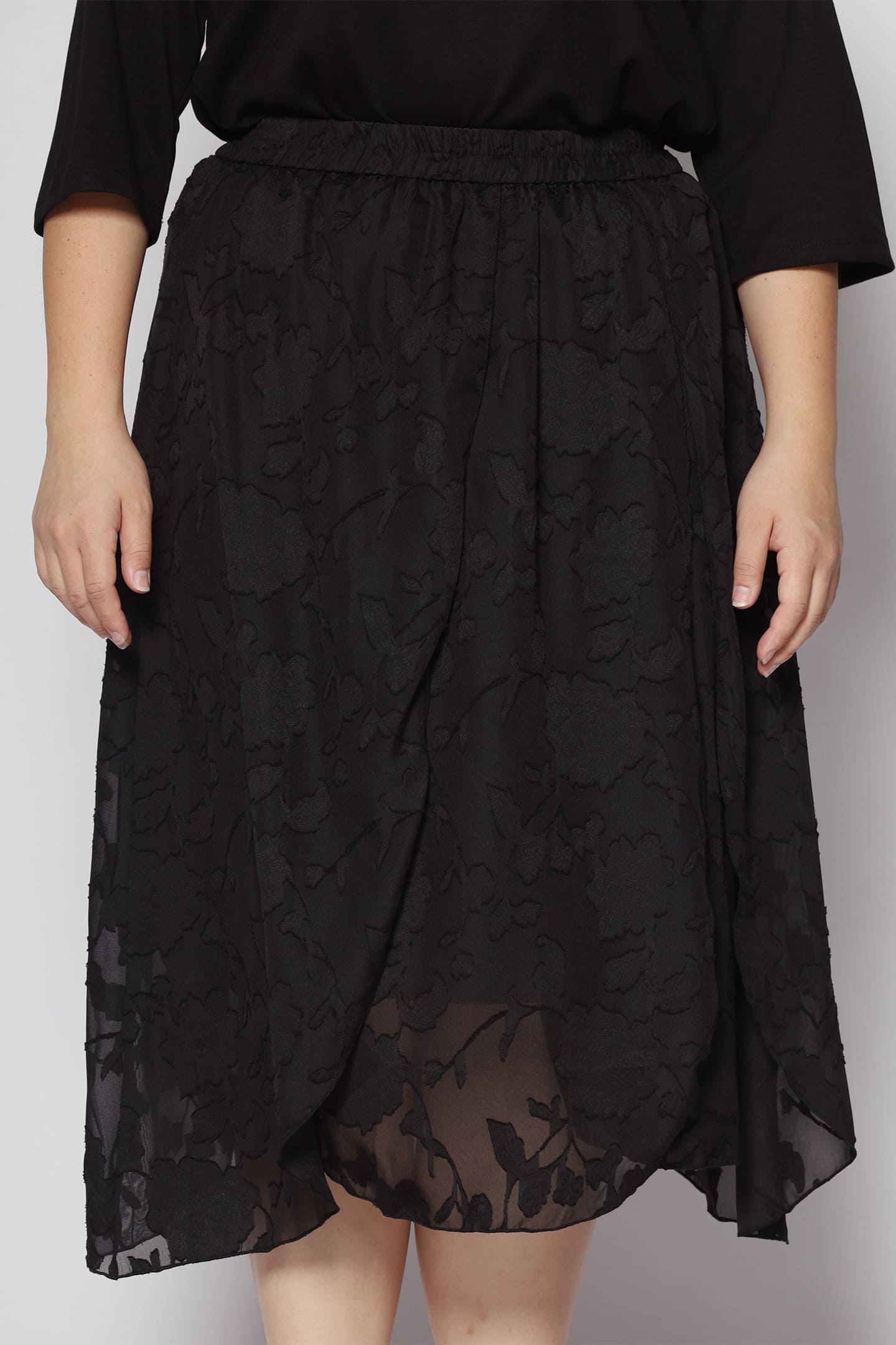 Sloan Lace Skirt in Black