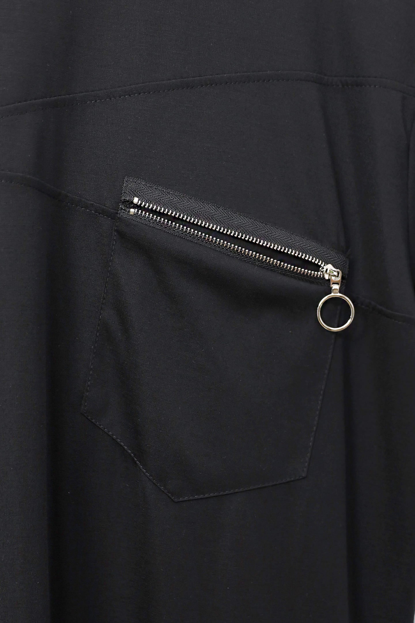 Easy By TE - Slow Steps Zipper Top in Black