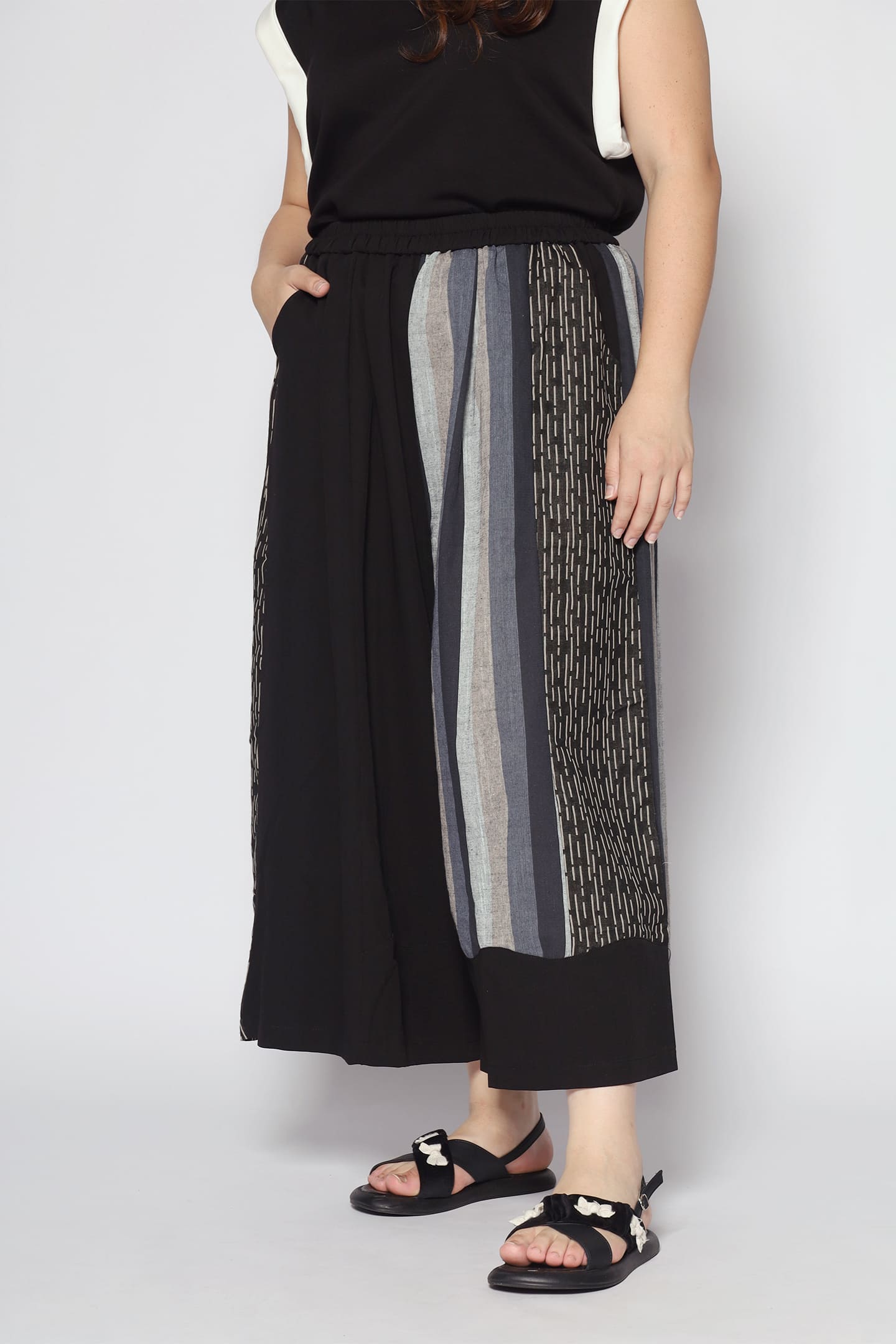 Backorders Soh Culottes in Black