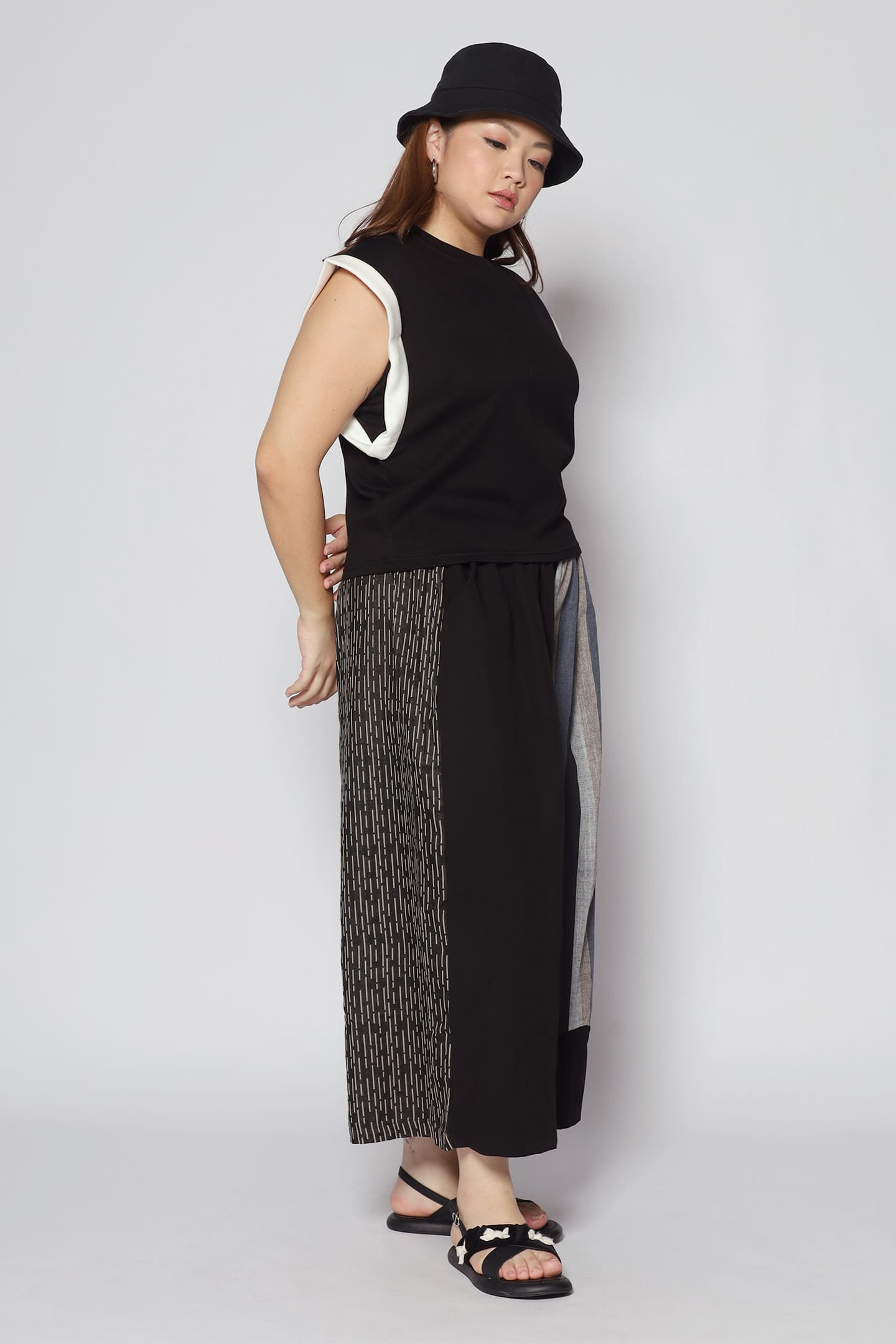 Backorders Soh Culottes in Black