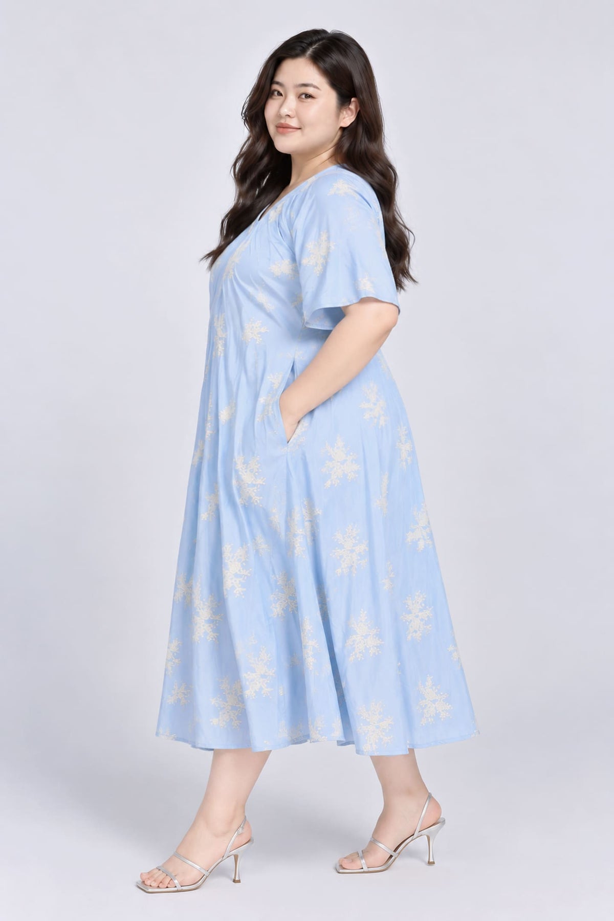 TE+ : Whitney V Dress in Snow Blossom