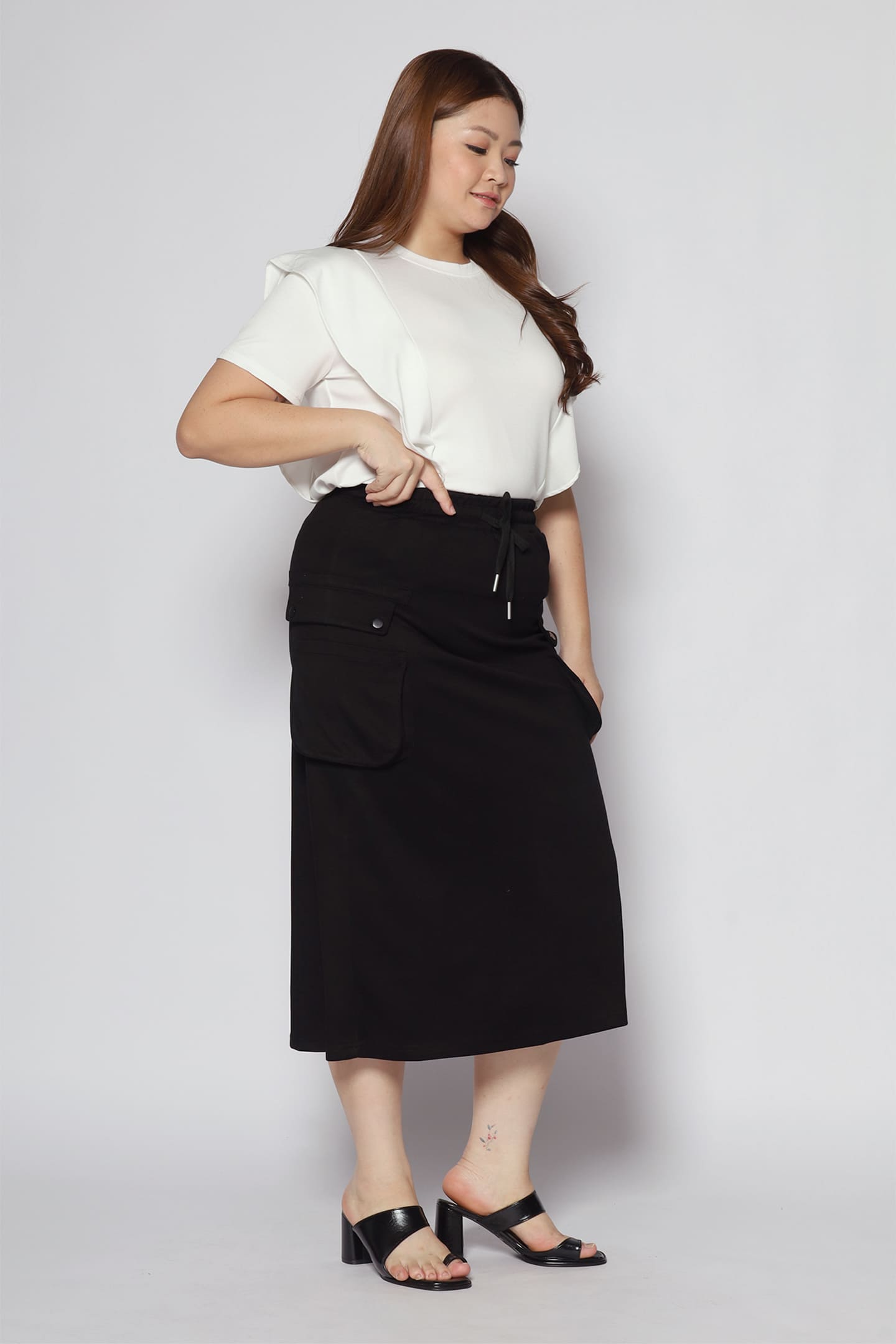 Veevee Cargo Skirt in Black