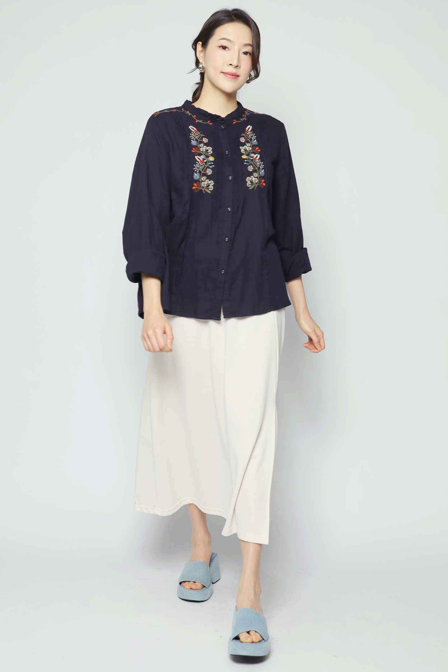 Backorders Verene Floral Embroidery Top in Blue