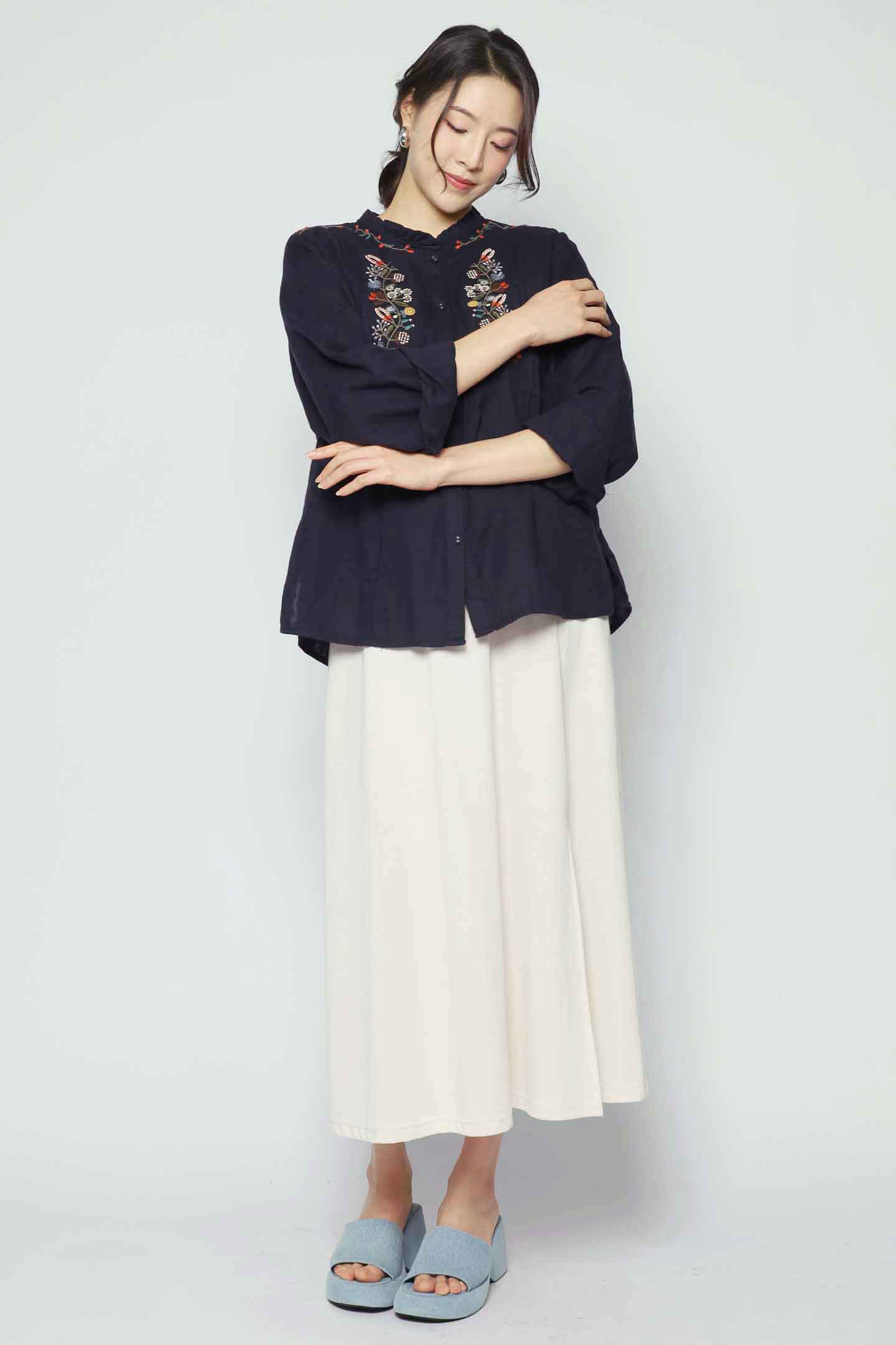 Backorders Verene Floral Embroidery Top in Blue