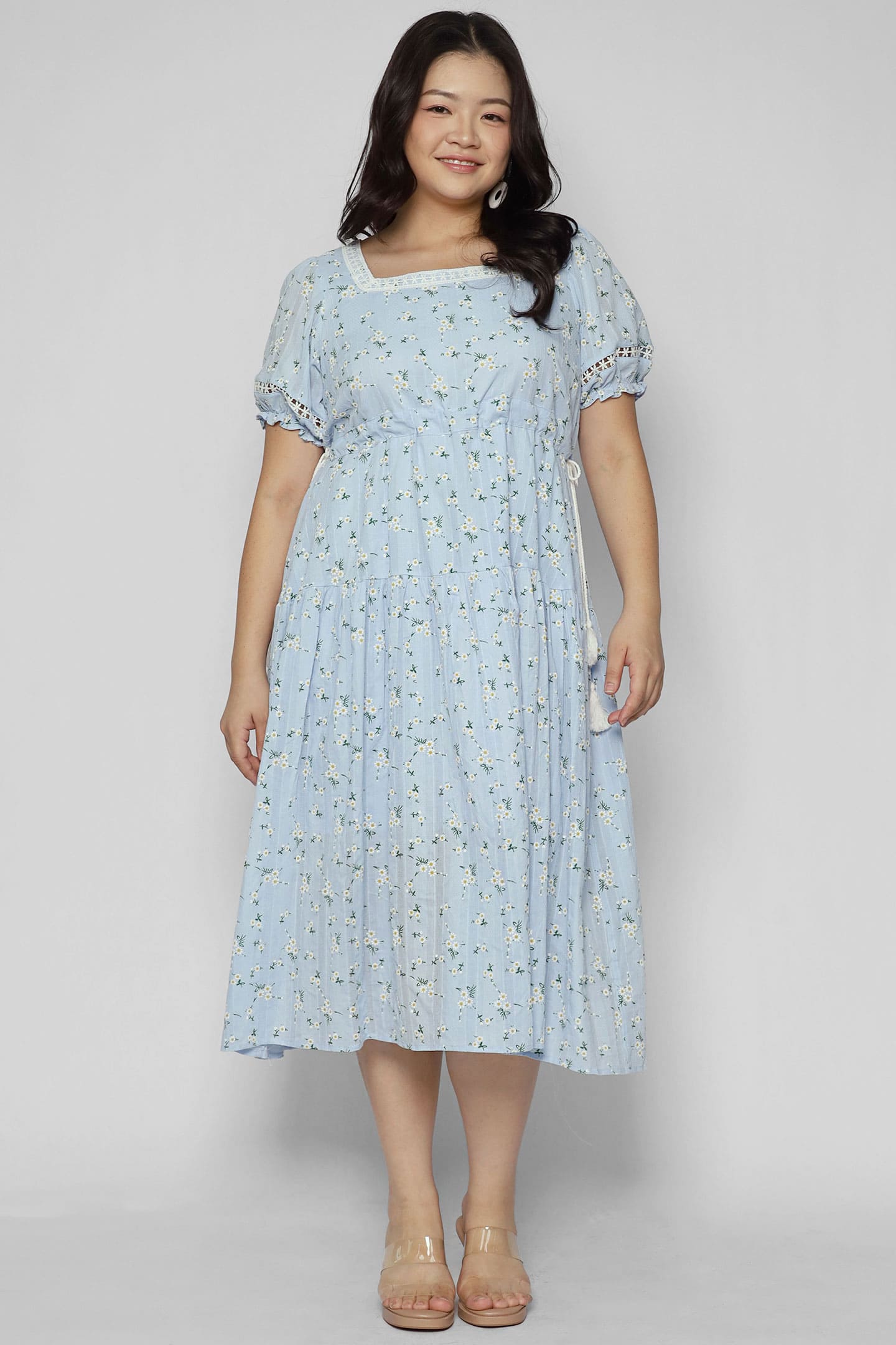 Victoria Dress in Daisy Embroidery