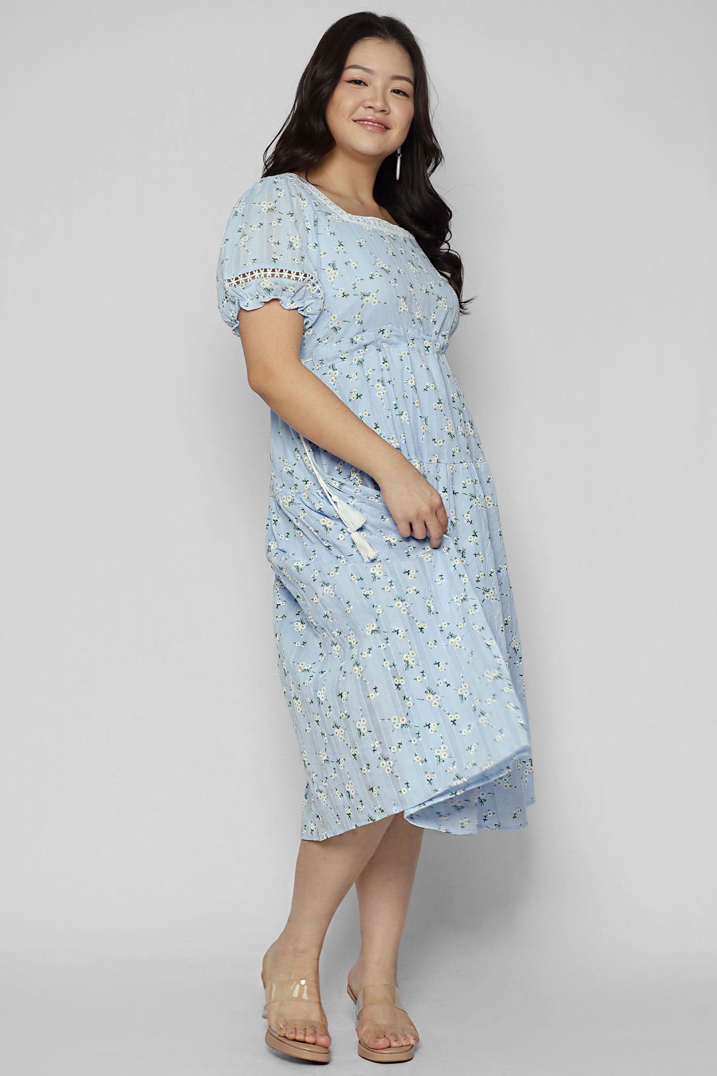 Victoria Dress in Daisy Embroidery